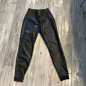 Spanx Faux Leather Jogger (M) - black